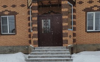 входная двухстворчатая дверь в подъезд, модель ДПДЗ-44 с одним замком
